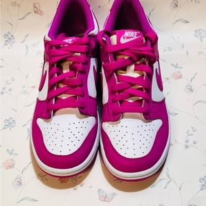 Nike dunk women’s low so 6.5